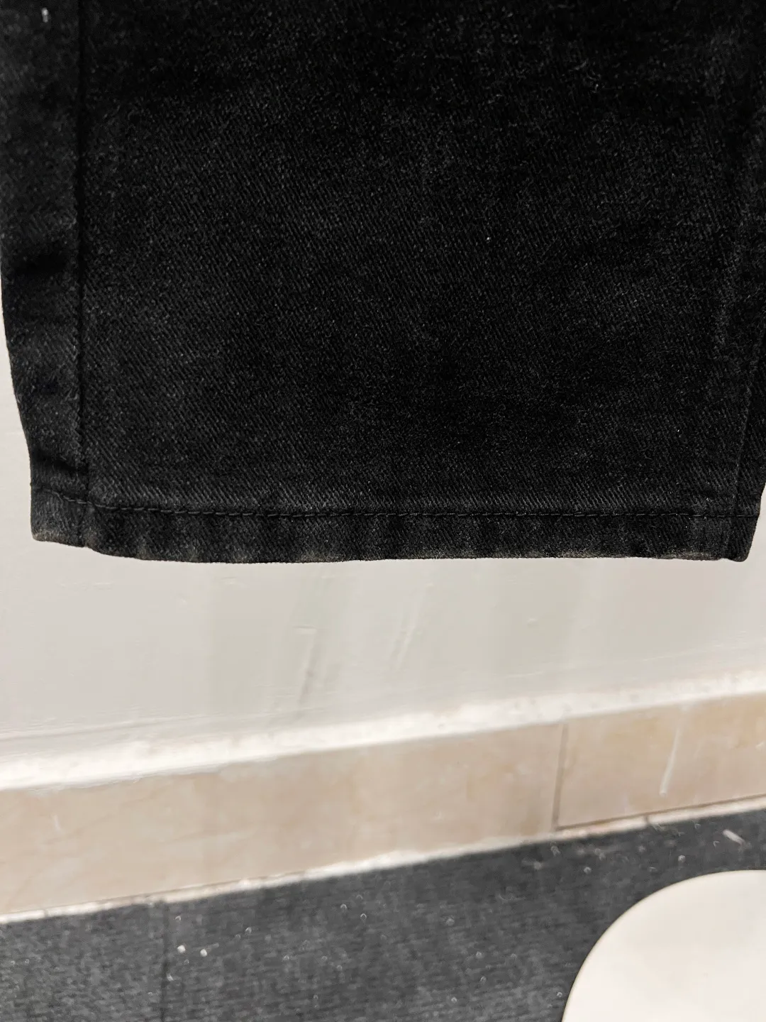 P210 Chrome Hearts Solid color black logo letter logo micro-flared straight-leg men's and women's jeans trousers Super modified leg shape A pair of magic pants with leg-drawing effect Chrome Hearts original washed stretch fabric Customized hardware logo Color: black Size: 28 30 32 34